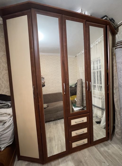 Продам шкаф плательный
