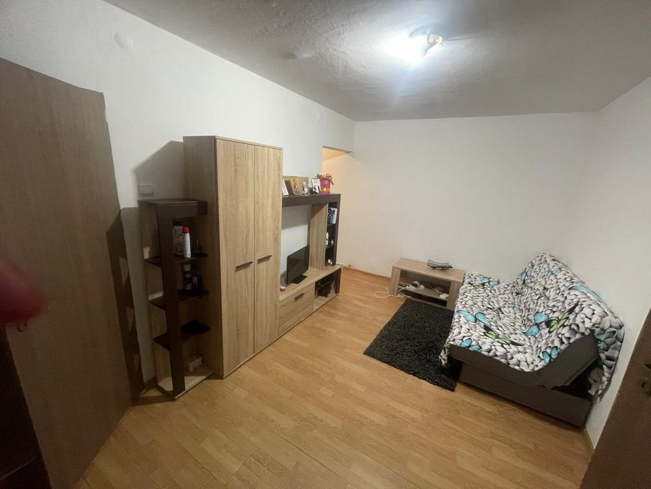 Vând apartament cu 2 camere in Valea Roșie