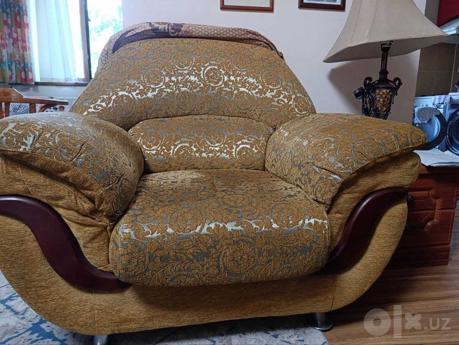 Продам диван с креслом, 500.000 сум