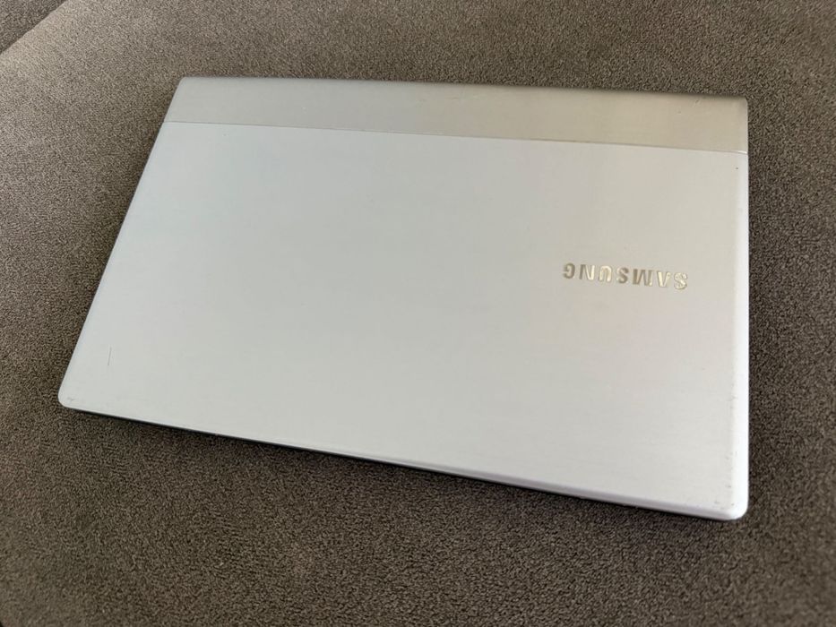Компактный Samsung! Core i3!