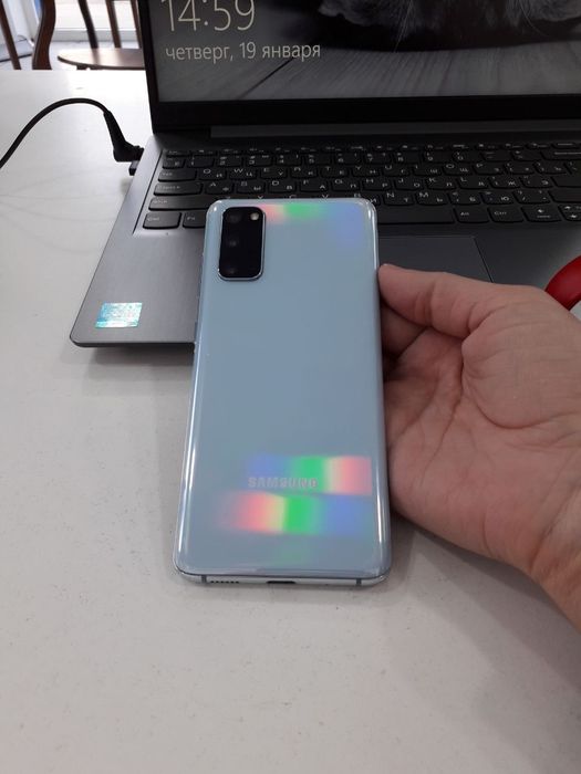 Смартфон Самсунг S20