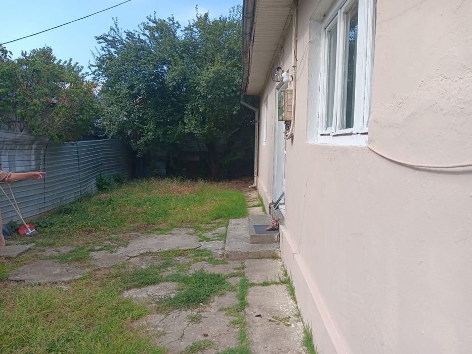 Vand casa zona linistita