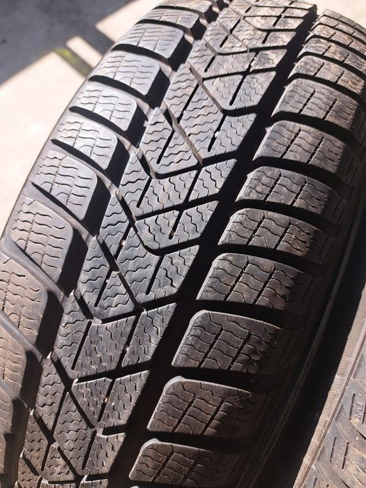 2 anvelope iarnă 205 60 r17 Pirelli