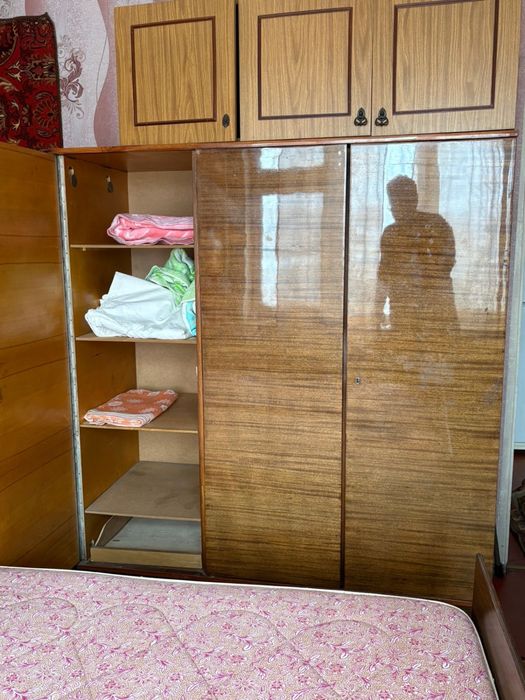 Продам шкаф с антресолью