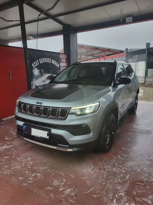 Jeep Compass Jeep Compass – ediție limitată, benzină + hibrid
