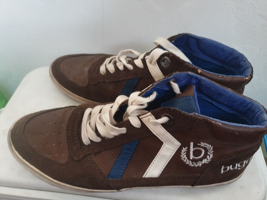 Vand adidași Bugatti