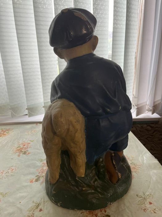 Статуэтка  продам и часы настольные