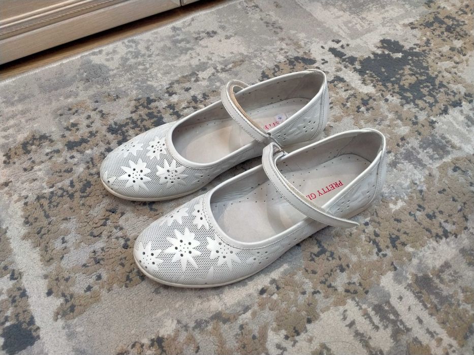 Продам туфли на девочку