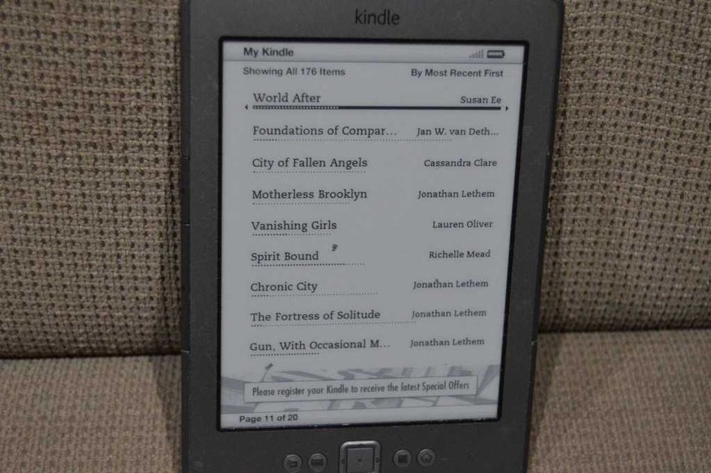 E-Reader Amazon Kindle 4 Model D01100 – 150 carti - citeste anuntul