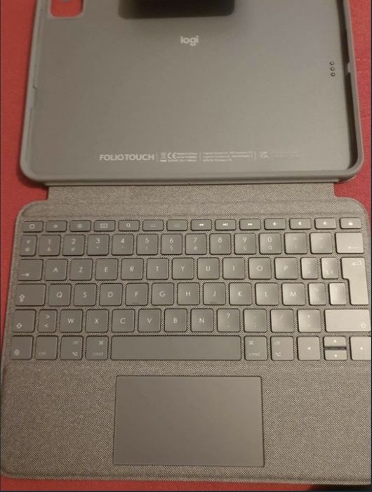 Husă cu tastatură Logitech iPad Pro 11 inch