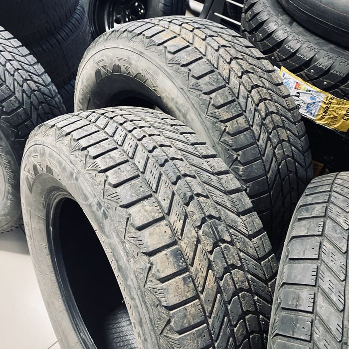 Продам резину r17 265/70