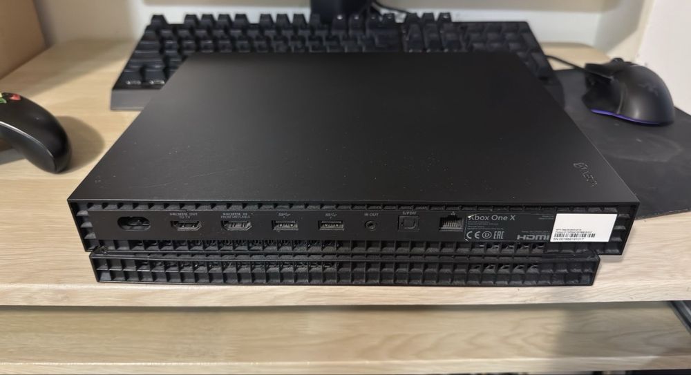 Vând Xbox One S – 1TB – Negru + Jocuri și Volan Myria