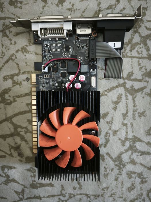 Процессор Core i3, видеокарта 1ГБ, память 1+2ГБ, кулер