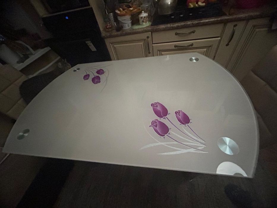 Обеденный стол и 4 стула