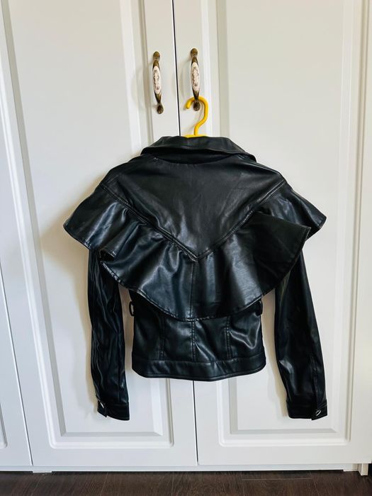 Geaca din piele ecologica , neagra , masura S / Xs , noua