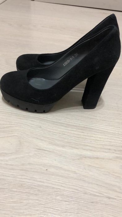 Продам женскую обувь