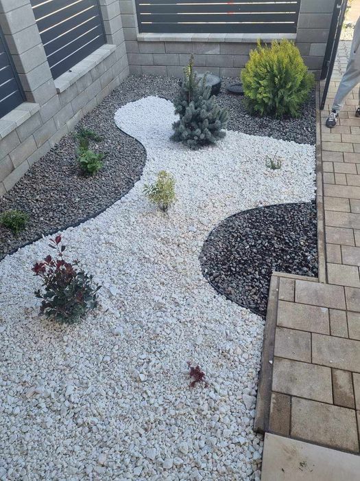 Piatra decorativa marmura alba sau roșie se vinde la sac de 50 kg