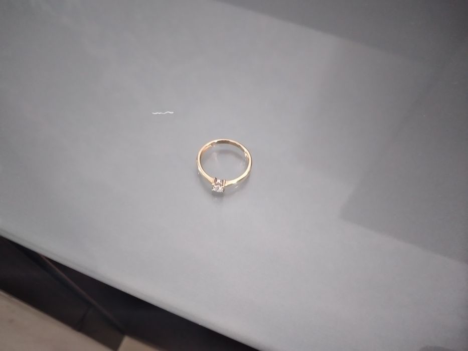 Кольцо женское с бриллиантом
