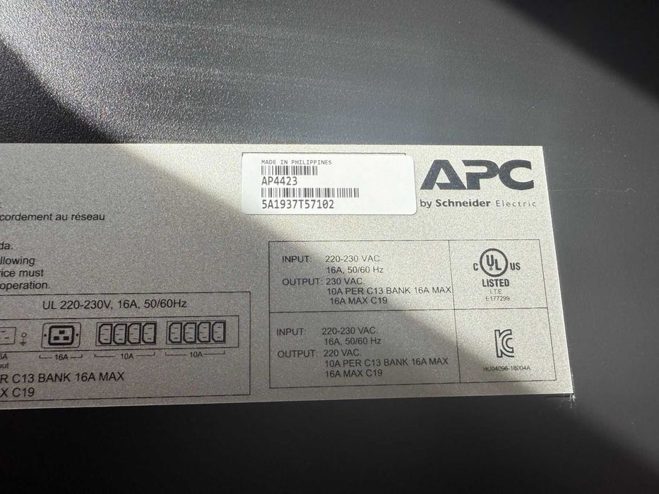 APC AP4423 автоматичен превключвател на захранване (ATS)