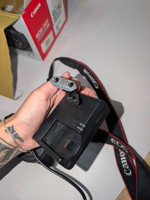 Фотоаппарат Canon EOS 250D