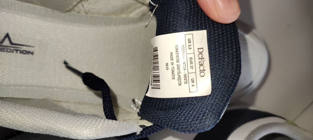 Продам новые кросовки