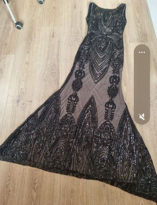 Официална бутикова дълга рокля в бежово с черна дантела и паети