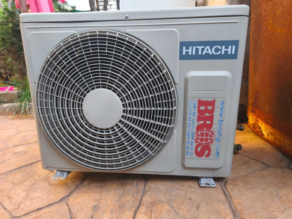 Климатик Hitachi на части