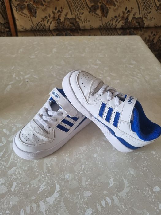 Adidasi baieti marimea 25-26