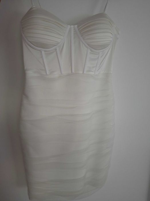 Дамска рокля по тялото