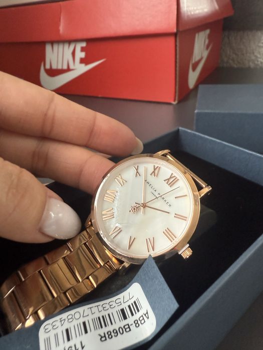 Часовник на Amelia Parker