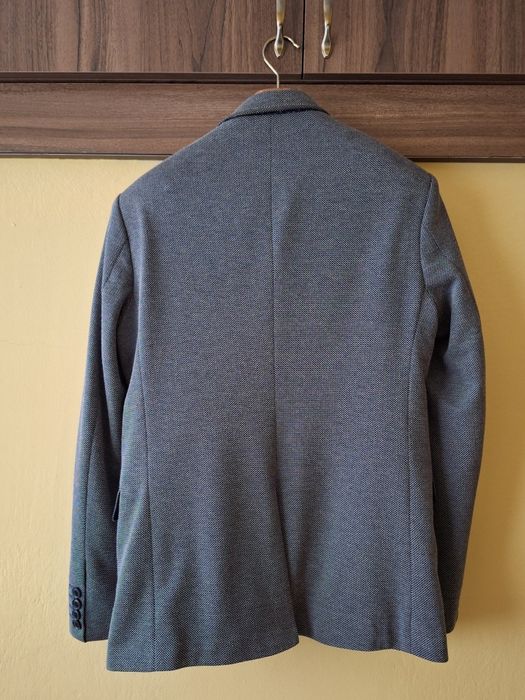 Продавам мъжко спортно сако TEODOR