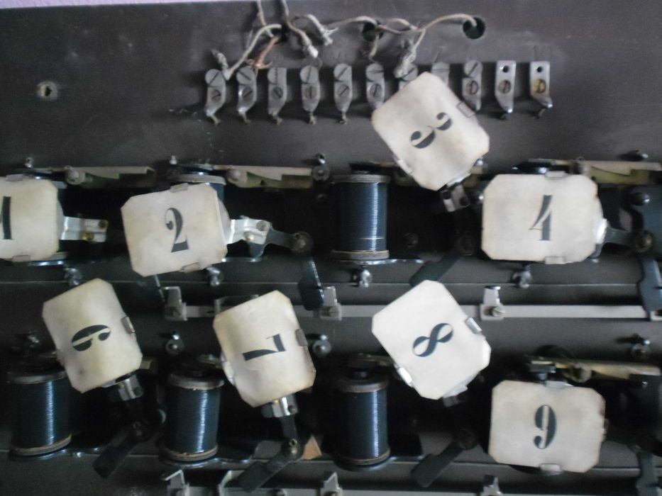 Продавам очно и мн.старо табло за прислуга 1900 година