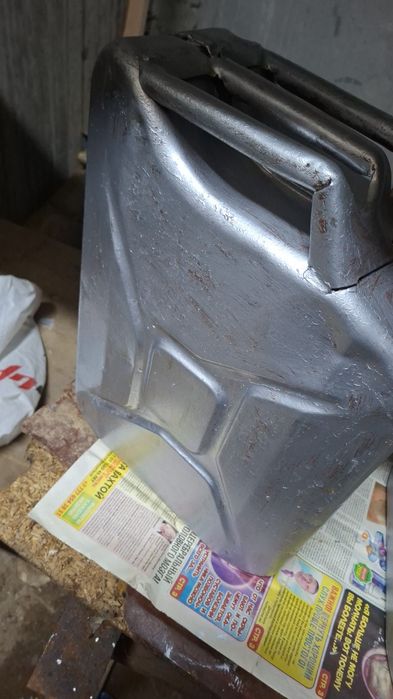 Продам канистры б/у