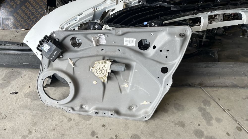 Mercedes A W169 кора предна дясна врата