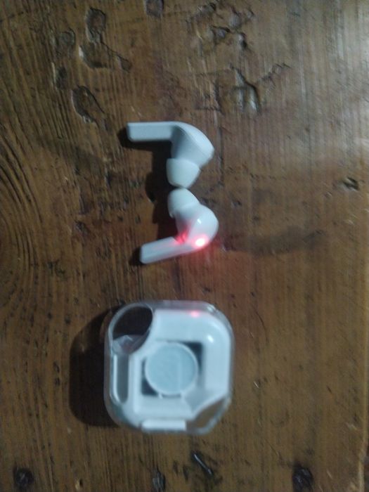 Продам наушники TWS