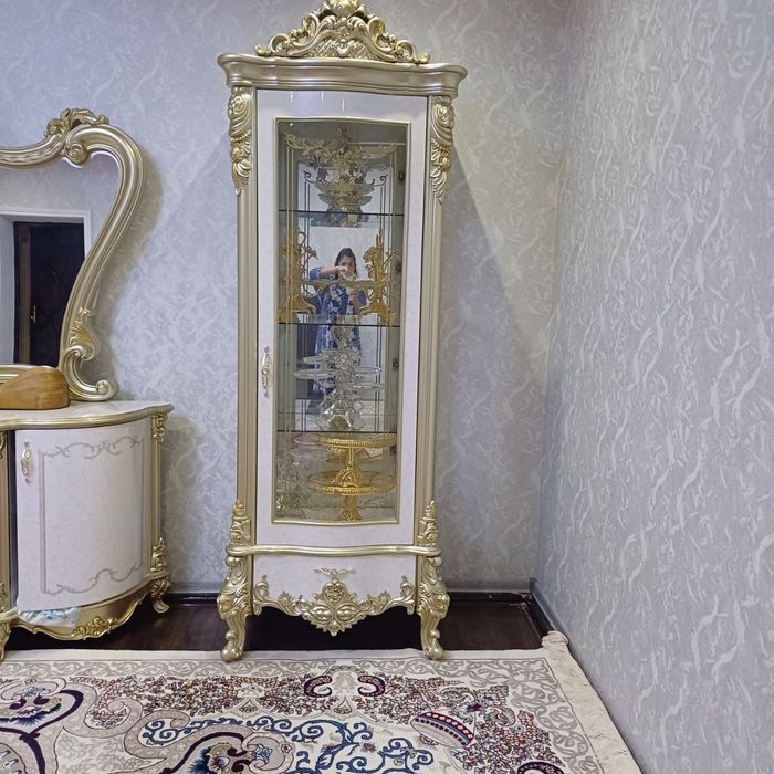 Jana servant satladi.