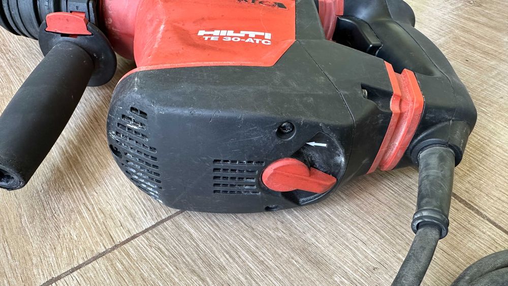HILTI TE 30-ATC/AVR перфоратор SDS plus 1010 W