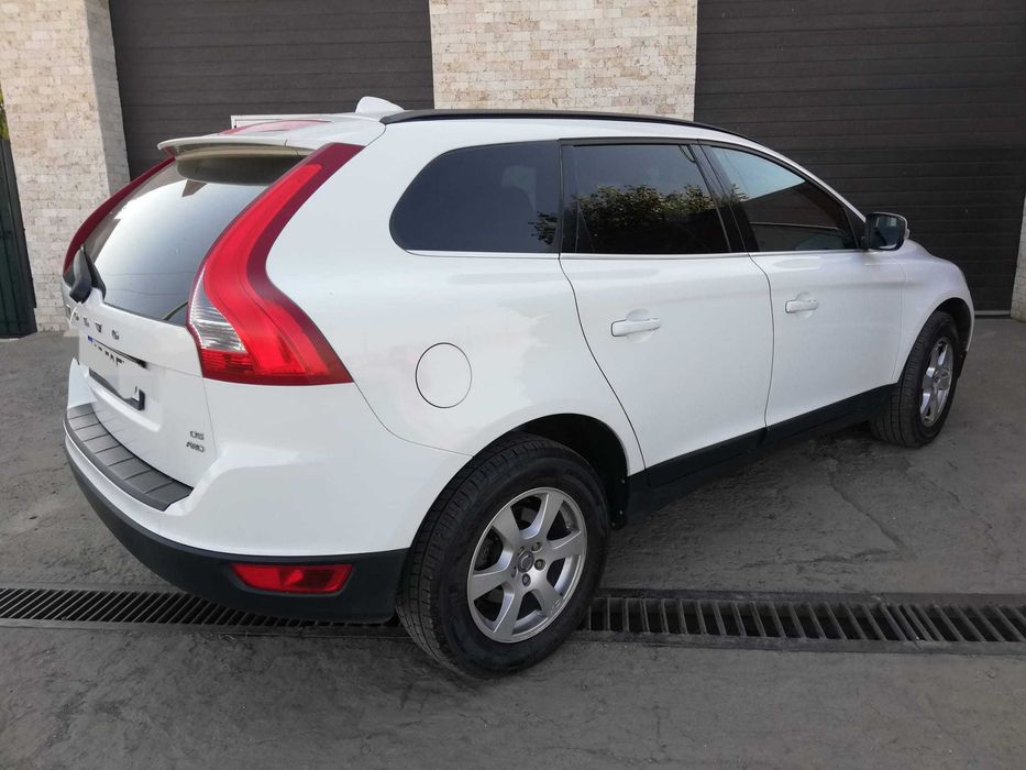 Vând volvo xc60 .