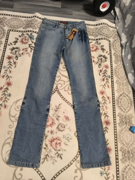 Чисто нови дънки