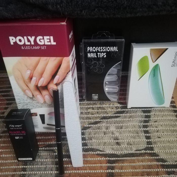 Сет за маникюр и лампа