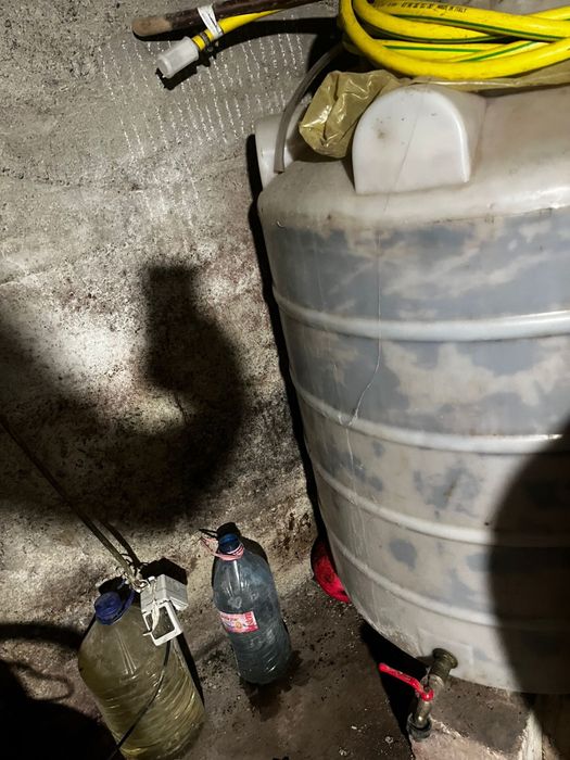 Vand doua butoaie: fibra sticla si plastic