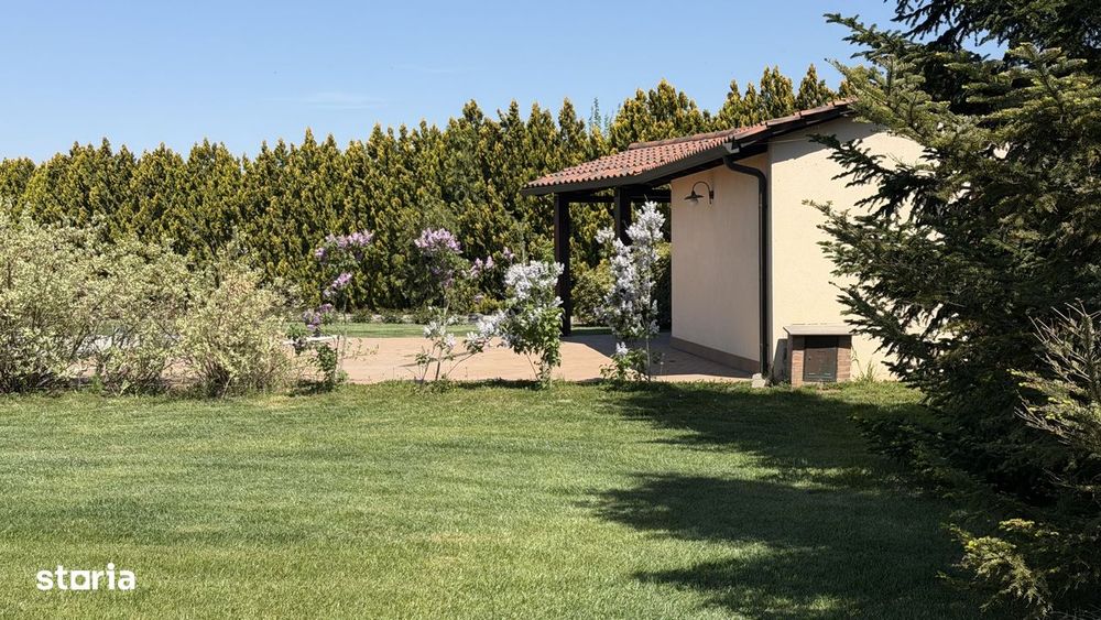 Casă rezidențială cu piscină și garaj, 7 camere