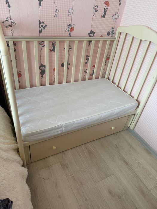 Продам детскую кроватку