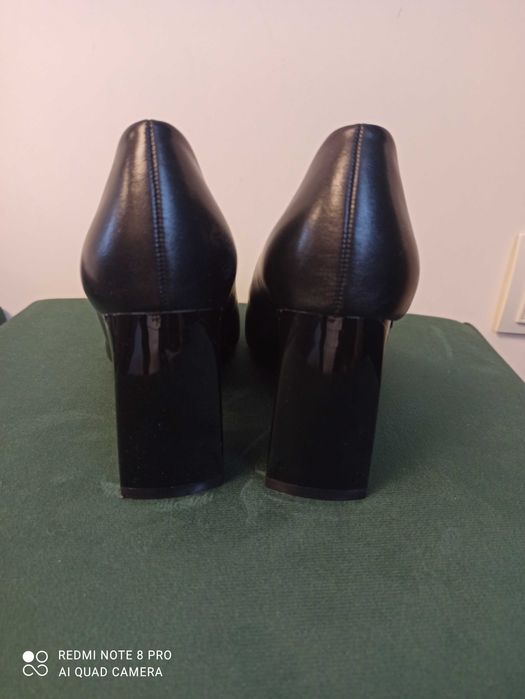 Нови обувки на ток