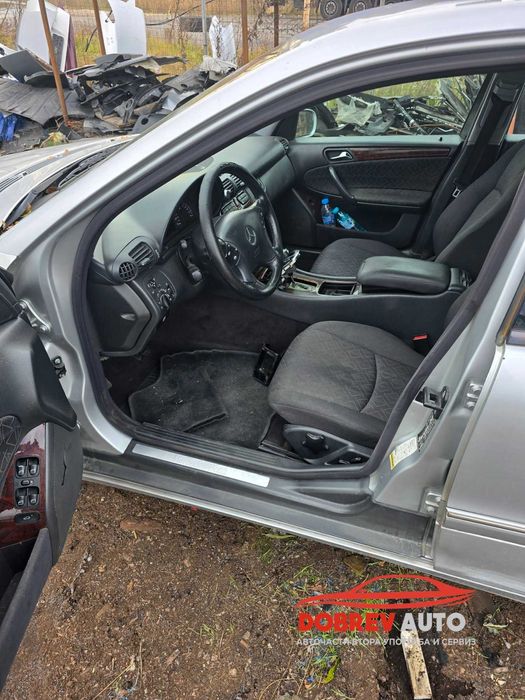 Mercedes / C200 бензин /  W203 / седан ***Само на части***