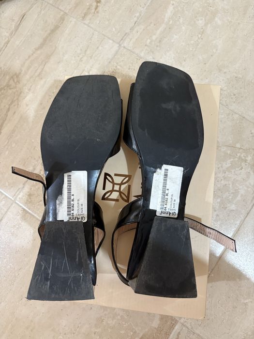 Лачени сандали Gianni