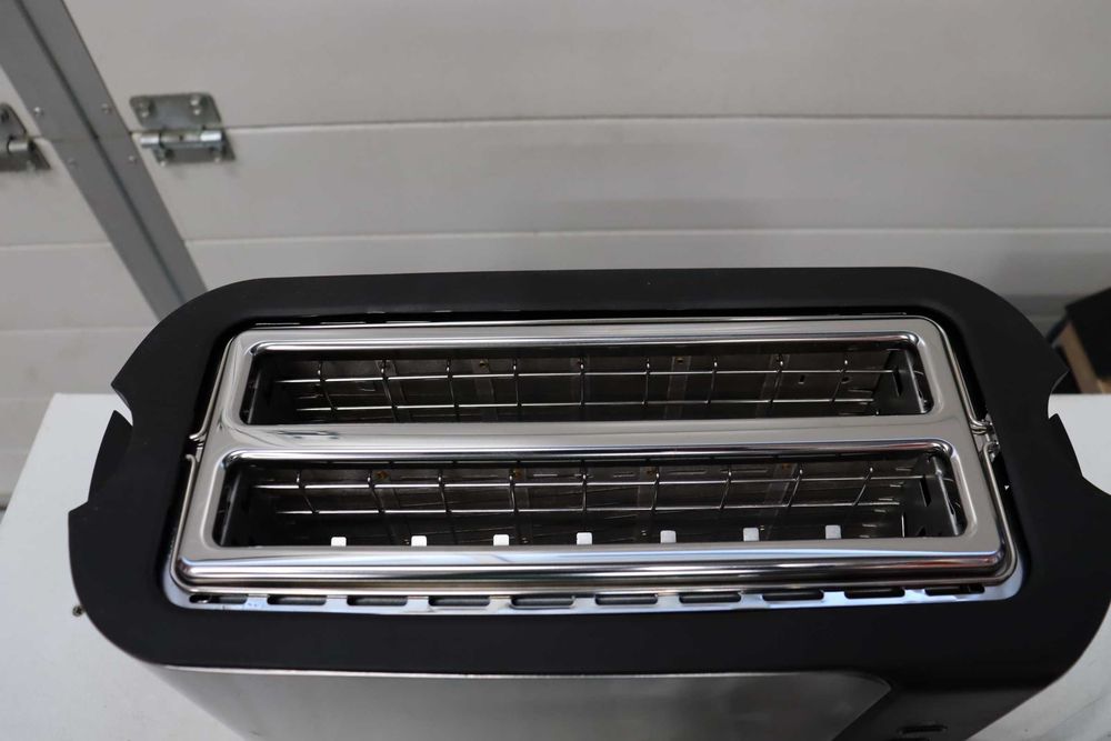Автоматичен тостер Severin, 2 дълги отделения, побира до 4 филийки хляб, 1400 W, AT 2590, неръждаема стомана/черен
