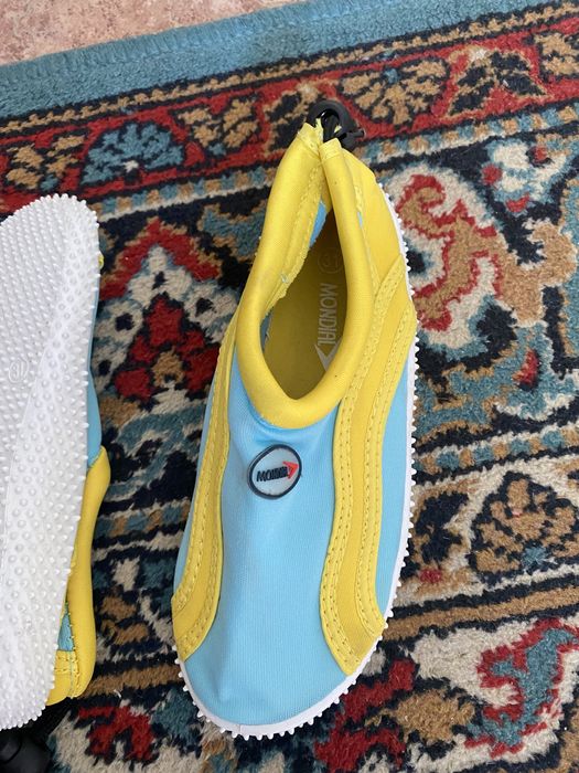 Продам детскую обувь для купания