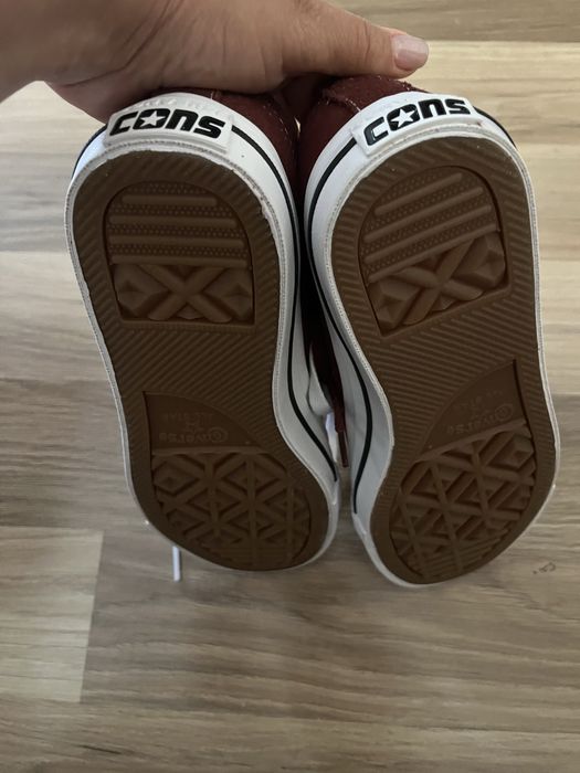 Чисто нови кецове Converse н.38