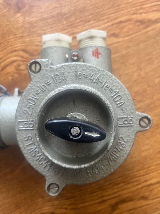 Contactor pentru hală mediu gazos